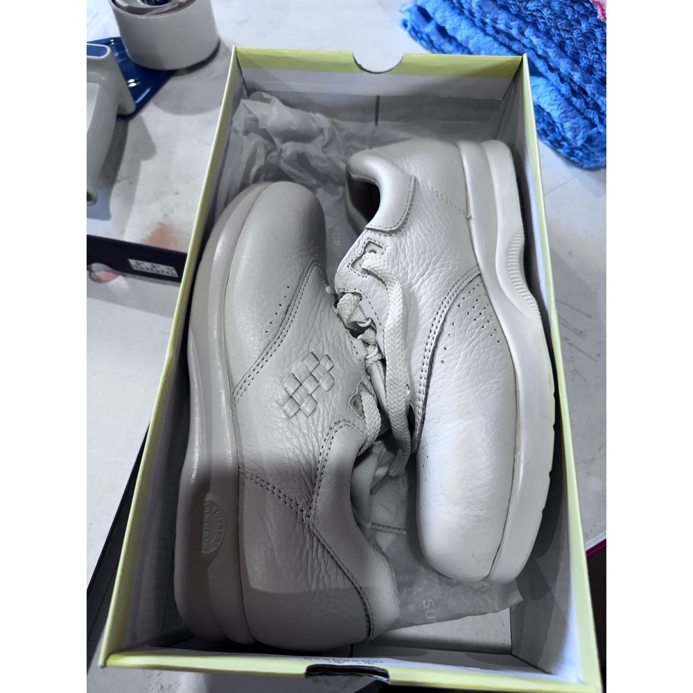 Soft Spots Supremes Marathon White Leather Walking Shoes Sneakers Women Size 8 M